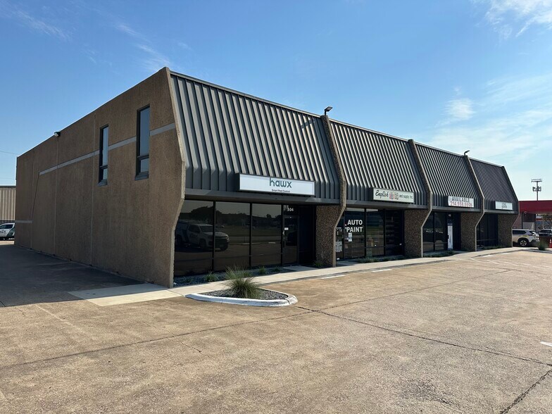 2604 W Marshall Dr, Grand Prairie, TX à louer - Photo de l’immeuble – Image 2 sur 5