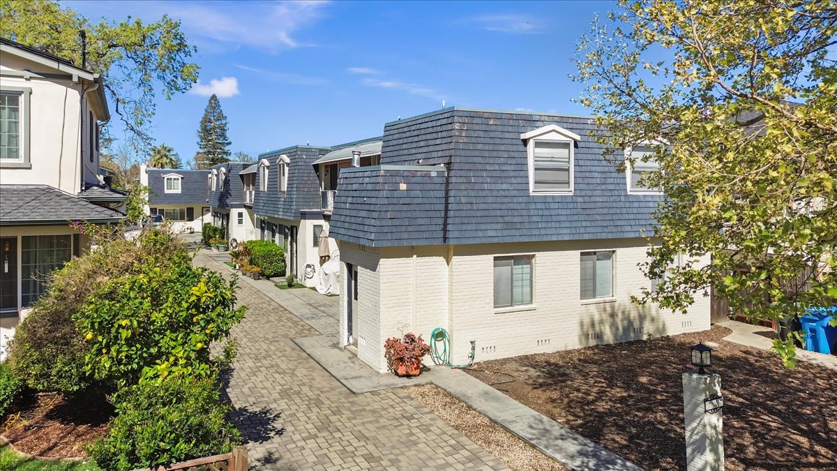 736 Madison Ave, Redwood City, CA à vendre Photo principale– Image 1 sur 14