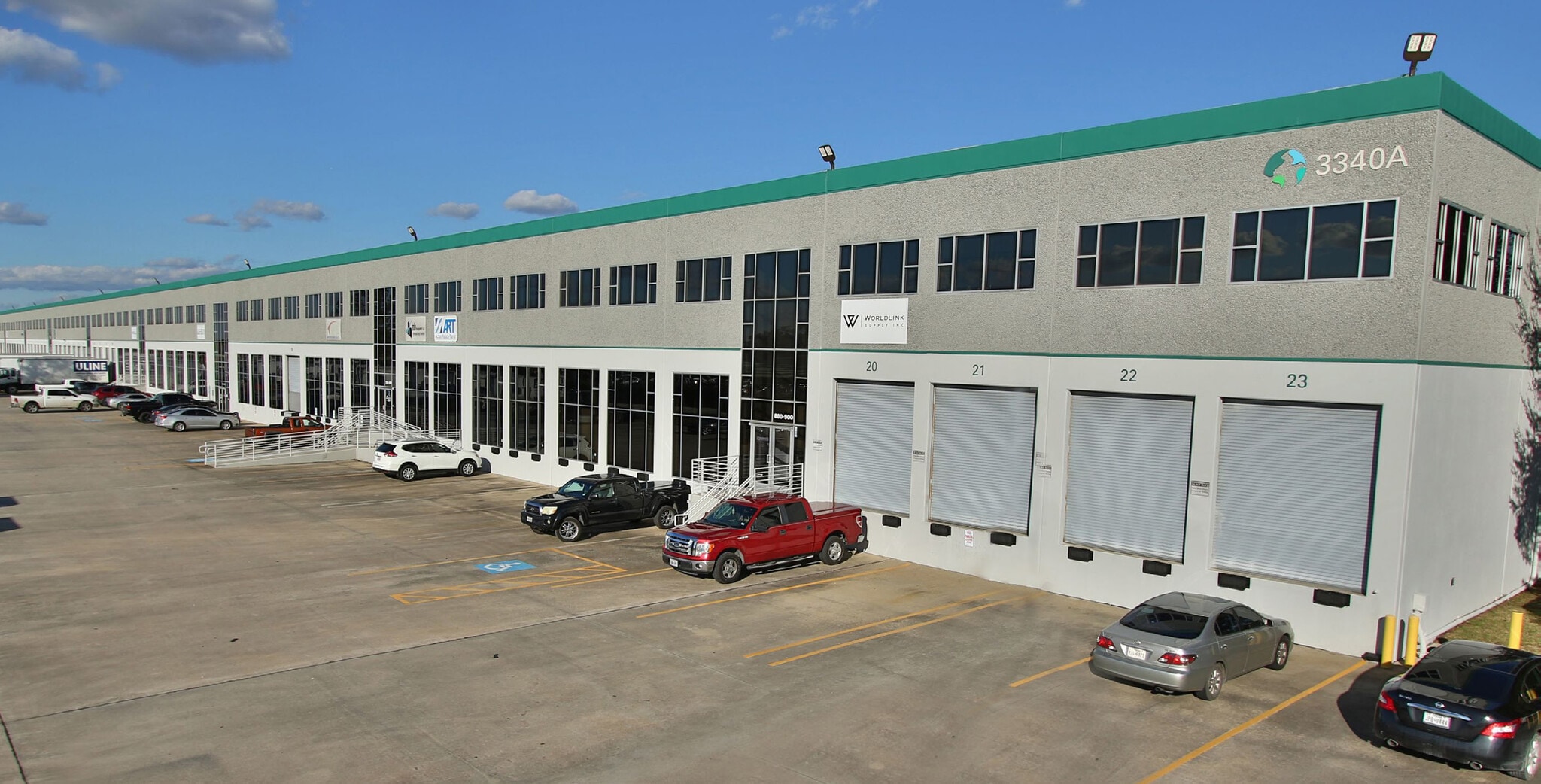 2928 Greens Rd, Houston, TX à louer Photo de l’immeuble– Image 1 sur 2