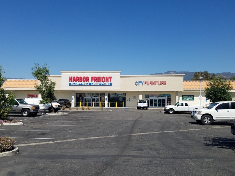 1700 E Highland Ave, San Bernardino, CA à vendre - Photo de l’immeuble – Image 2 sur 5