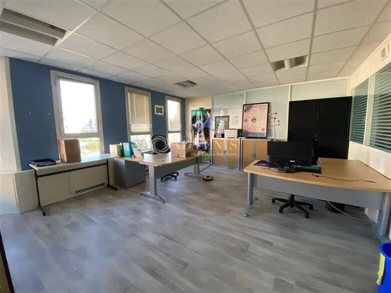 Bureau dans Noisy-le-Grand à vendre - Photo de l’immeuble – Image 2 sur 11