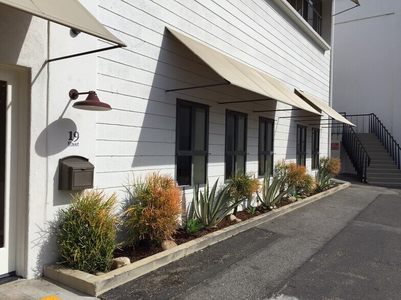 19 E Ortega St, Santa Barbara, CA à louer - Photo de l’immeuble – Image 2 sur 14
