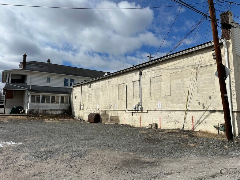 574 W Main St, Plymouth, PA à vendre - Photo de l’immeuble – Image 3 sur 13
