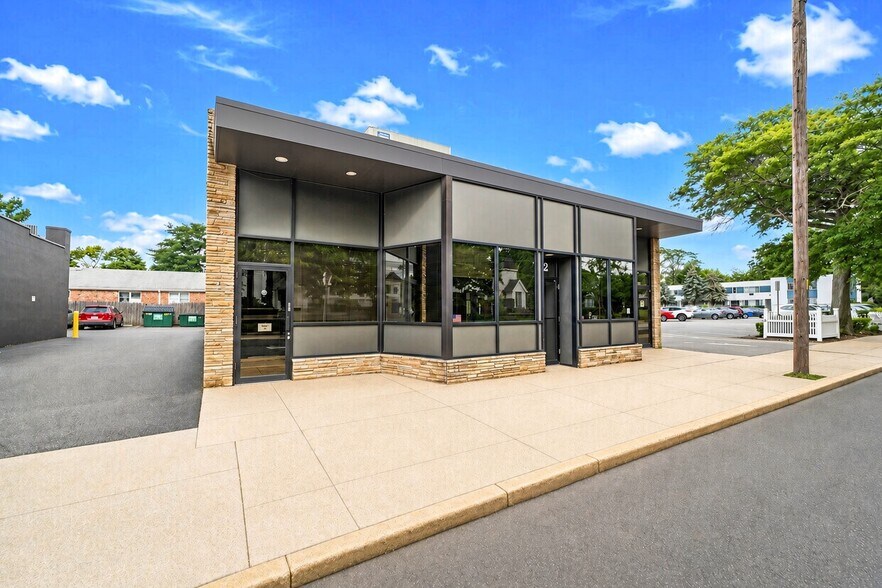 22 Broadway, Amityville, NY à louer - Photo de l’immeuble – Image 2 sur 27