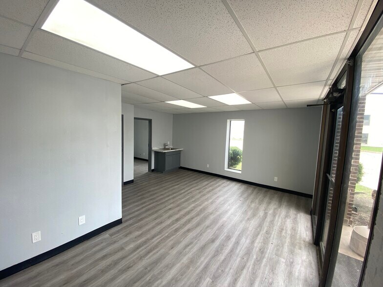 196 Industrial Blvd, McKinney, TX à louer - Photo principale – Image 2 sur 15