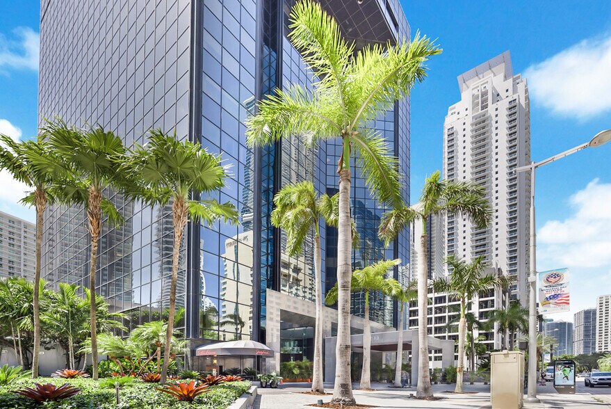1200 Brickell Ave, Miami, FL à louer - Photo de l’immeuble – Image 3 sur 6