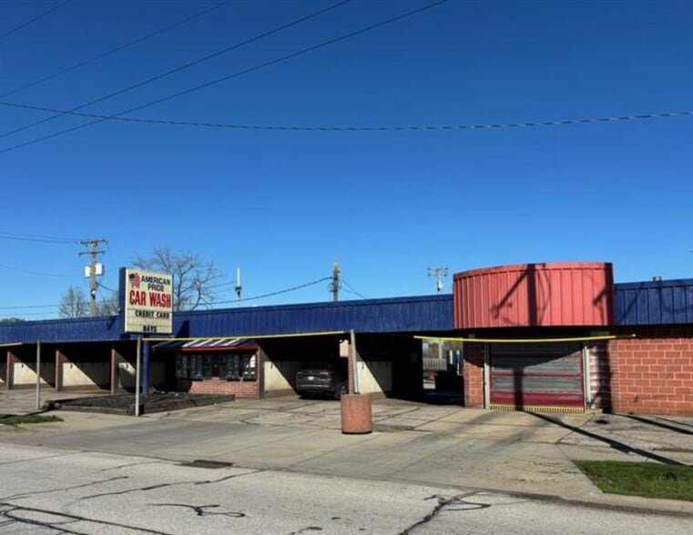 11870 Bellaire Rd, Cleveland, OH à vendre - Photo de l’immeuble – Image 2 sur 4