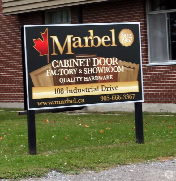 108 Industrial Dr, Whitby, ON à vendre - Photo de l’immeuble – Image 3 sur 3