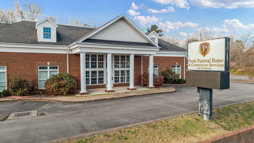 300 Tennessee Ave, Etowah, TN à vendre - Photo de l’immeuble – Image 1 sur 32