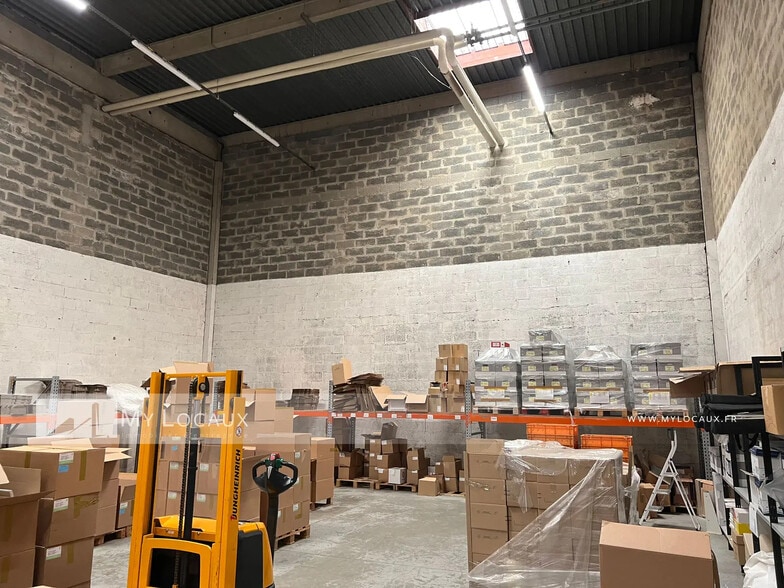 Local d’activités dans Osny à louer - Photo intérieure – Image 3 sur 8