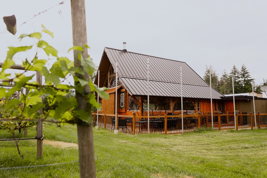1885 Central Rd, Hornby Island, BC à vendre - Photo de l’immeuble – Image 2 sur 28
