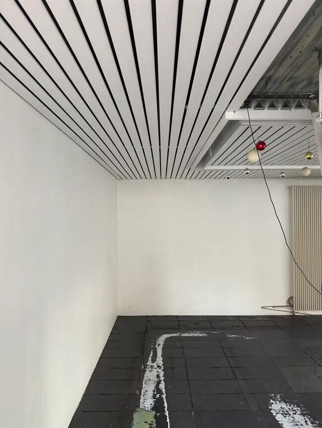 Plus de détails pour Local commercial à louer