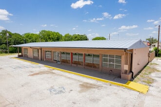 4415-4419 Rockdale Dr, San Antonio, TX à louer Photo de l’immeuble– Image 1 sur 18