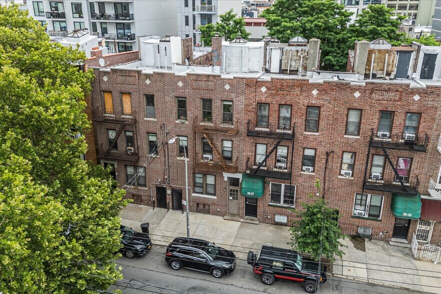 3625 30th St, Astoria, NY à vendre - Photo de l’immeuble – Image 2 sur 19