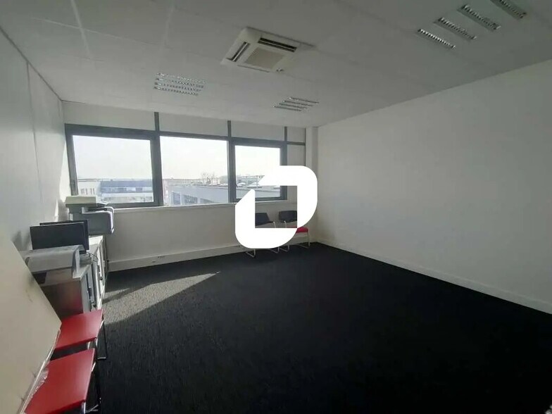 Bureau dans Saclay à louer - Photo de l’immeuble – Image 1 sur 7