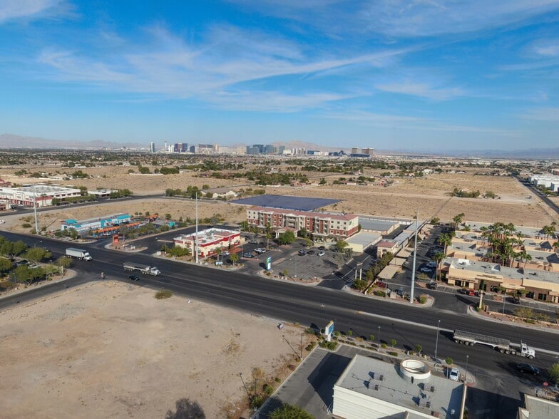 Patrick Lane and Santa Margarita Street, Las Vegas, NV à vendre - Aérien – Image 1 sur 9