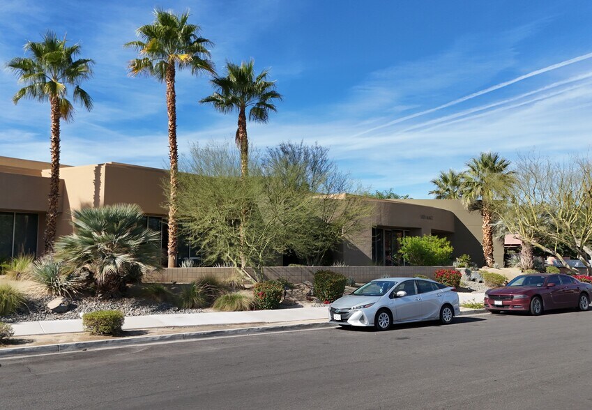 1801 E tahquitz canyon Way, Palm Springs, CA à vendre - Photo de l’immeuble – Image 2 sur 10