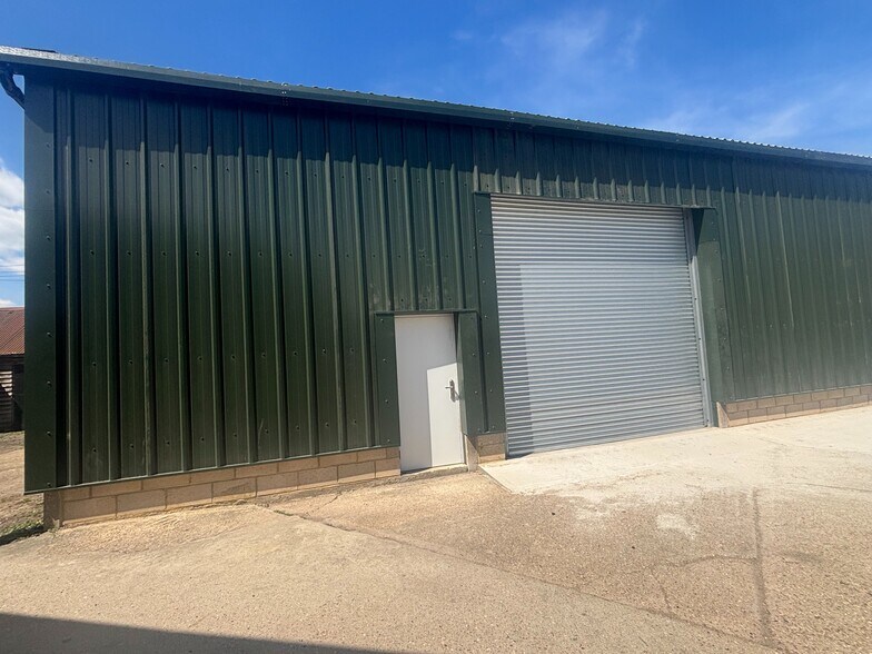 Henfold Ln, Dorking à louer - Photo de l’immeuble – Image 1 sur 2