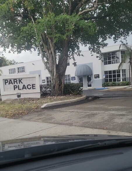 13382-13422 SW 128th St, Miami, FL à louer - Photo de l’immeuble – Image 3 sur 4