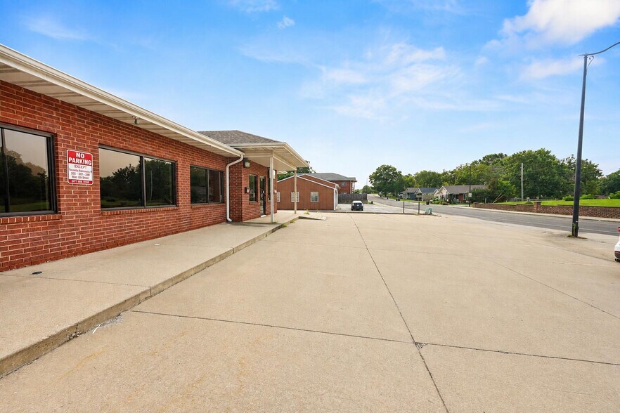 315-319 W 4th St, Fulton, MO à louer - Photo de l’immeuble – Image 3 sur 4
