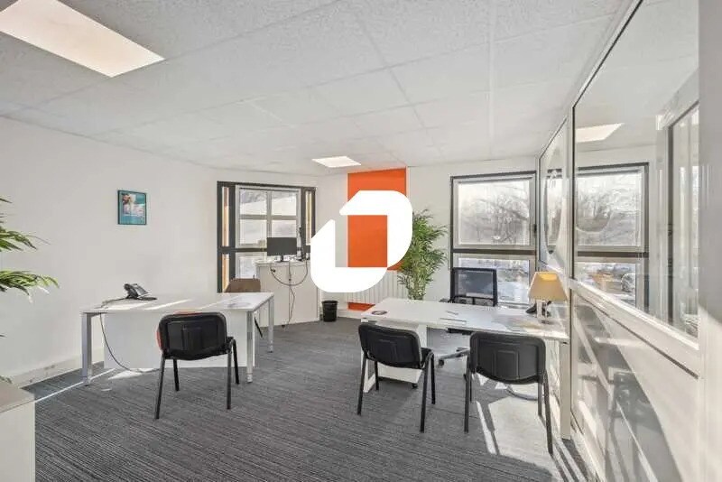Bureau dans Montigny-le-Bretonneux à louer - Photo de l’immeuble – Image 3 sur 9