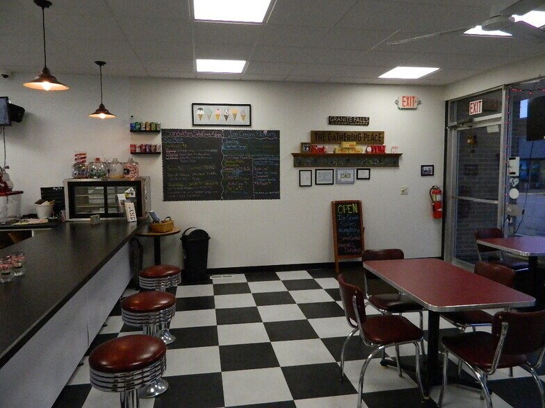 667 Prentice St, Granite Falls, MN à vendre - Photo intérieure – Image 3 sur 17