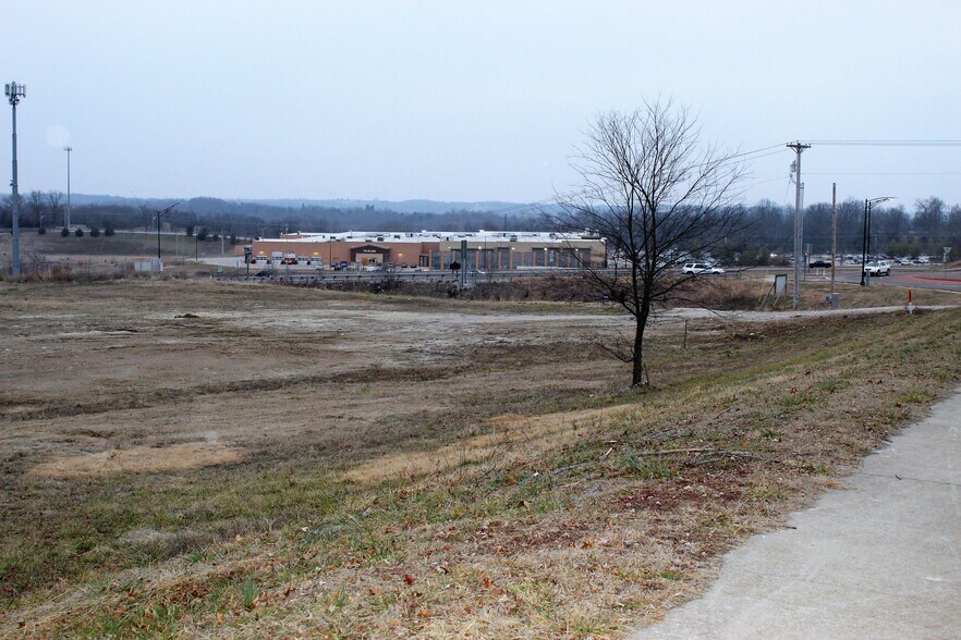 2975 E McCarty St, Jefferson City, MO à vendre - Photo de l’immeuble – Image 2 sur 18