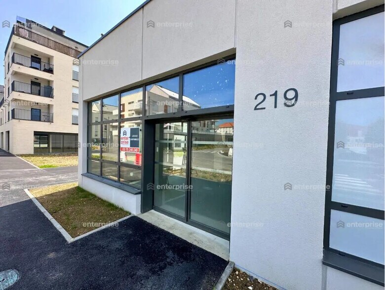 Local commercial dans Venette à vendre - Photo de l’immeuble – Image 2 sur 5