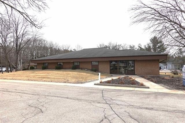 3504 E Maria Dr, Stevens Point, WI à vendre - Photo de l’immeuble – Image 2 sur 15