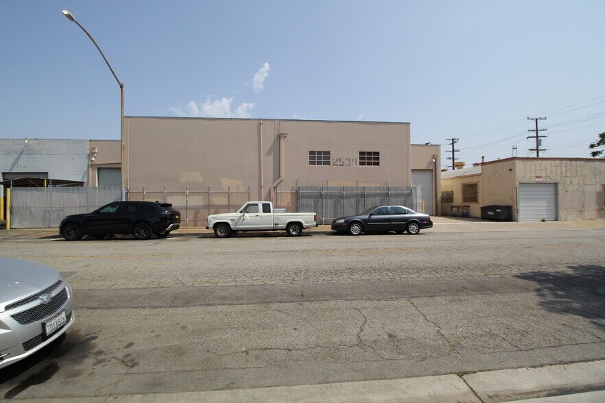 2537-2553 E 54th St, Huntington Park, CA à vendre - Photo de l’immeuble – Image 2 sur 7
