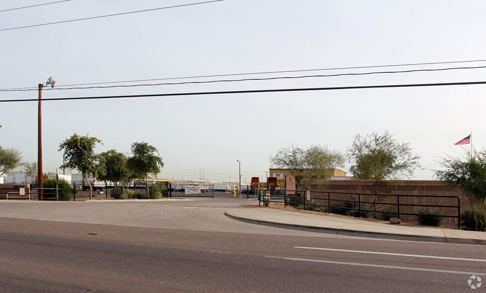 2021 S 51st Ave, Phoenix, AZ à louer - Photo de l’immeuble – Image 2 sur 5