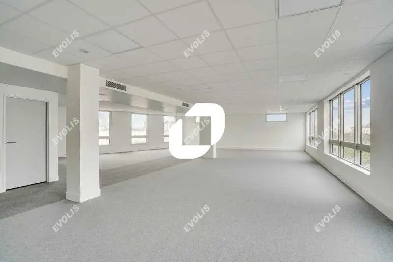 Bureau dans Saint-Ouen-sur-Seine à louer - Photo de l’immeuble – Image 1 sur 8