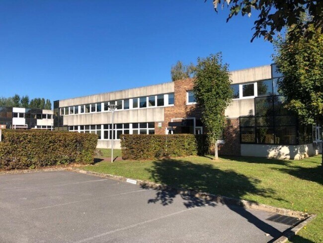 Plus de détails pour 4 Bis Route De Gisy, Bièvres - Bureau, Local d'activités à louer