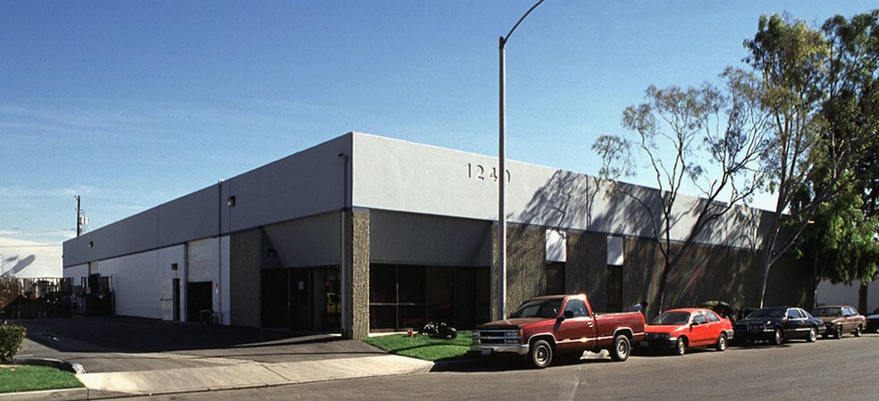 1240 N Grove St, Anaheim, CA à louer - Photo de l’immeuble – Image 3 sur 4