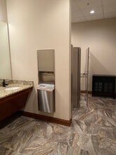 9091 Poplar Ave, Germantown, TN à louer Photo de l’immeuble– Image 2 sur 9