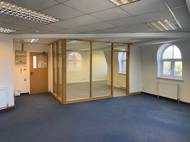18-22 The Causeway, Bishop's Stortford à louer - Photo de l’immeuble – Image 3 sur 7