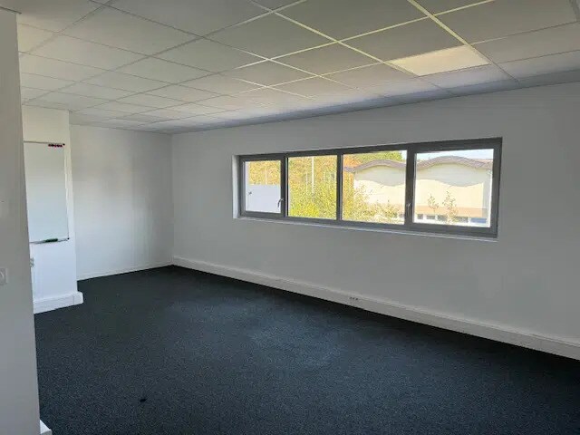 Local d’activités dans Latresne à louer - Photo intérieure – Image 3 sur 3