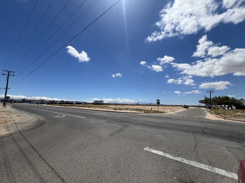 I Ave, Hesperia, CA à vendre - Photo de l’immeuble – Image 3 sur 8