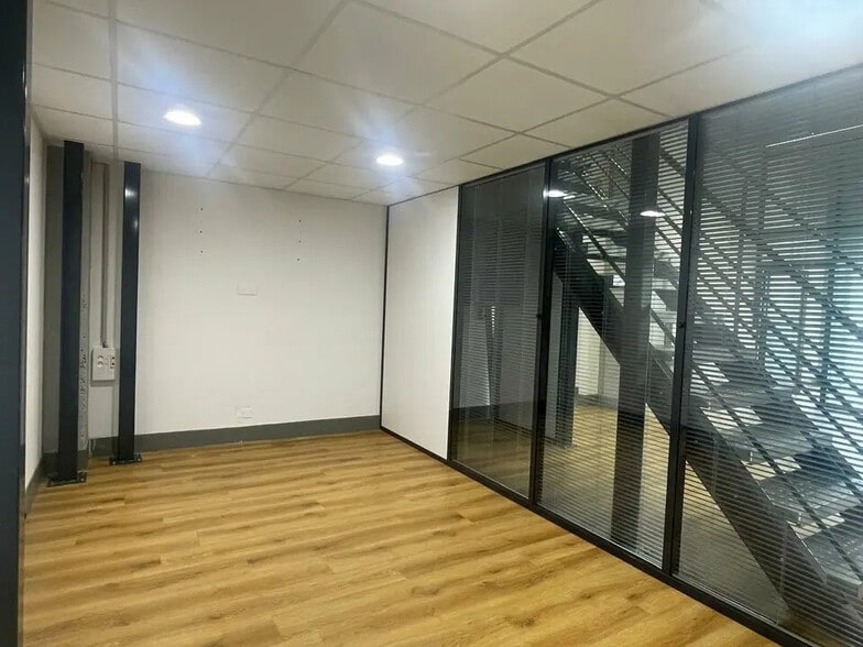Bureau dans Bègles à louer - Photo de l’immeuble – Image 3 sur 11
