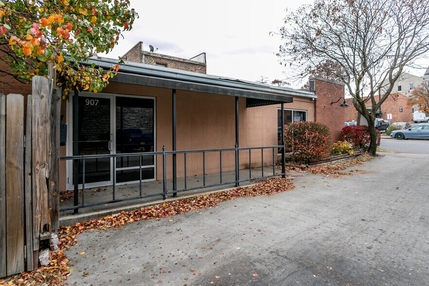 907 E Ash St, Columbia, MO à louer - Photo intérieure – Image 2 sur 19