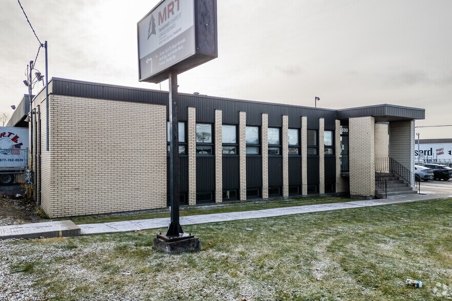 1590 Boul Hymus, Dorval, QC à louer - Photo de l’immeuble – Image 3 sur 7