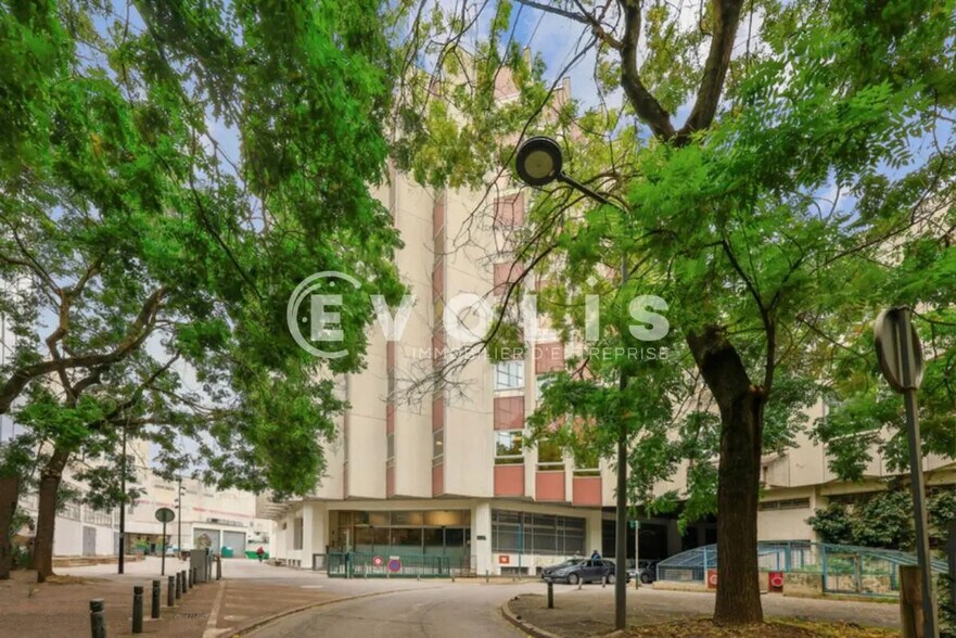 Bureau dans Noisy-le-Grand à louer - Photo de l’immeuble – Image 1 sur 9