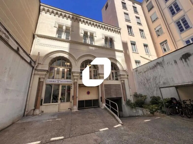 Local d’activités dans Lyon à louer - Photo de l’immeuble – Image 1 sur 22