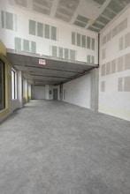 4-34 26th Ave, Astoria, NY à louer Photo intérieure– Image 2 sur 7