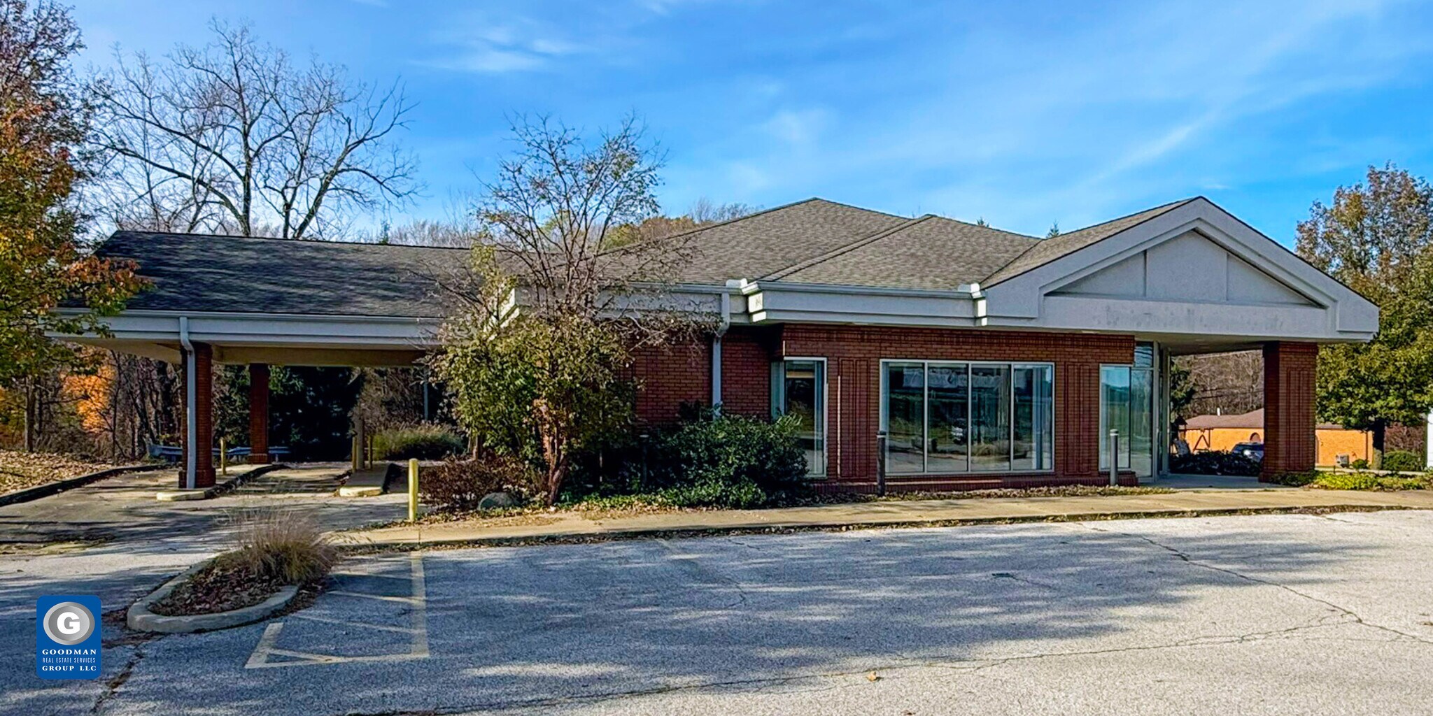 690 Richmond Rd, Richmond Heights, OH à louer Photo principale– Image 1 sur 26
