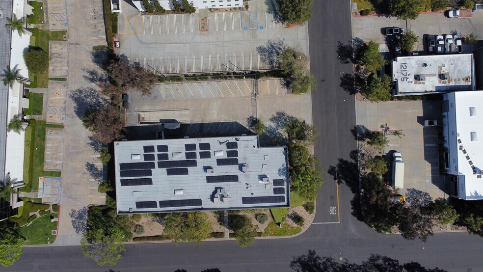 12150 Flint Pl, Poway, CA à louer - Photo de l’immeuble – Image 3 sur 7
