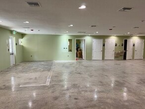 6610 Embassy Blvd, Port Richey, FL à louer Photo intérieure– Image 2 sur 5