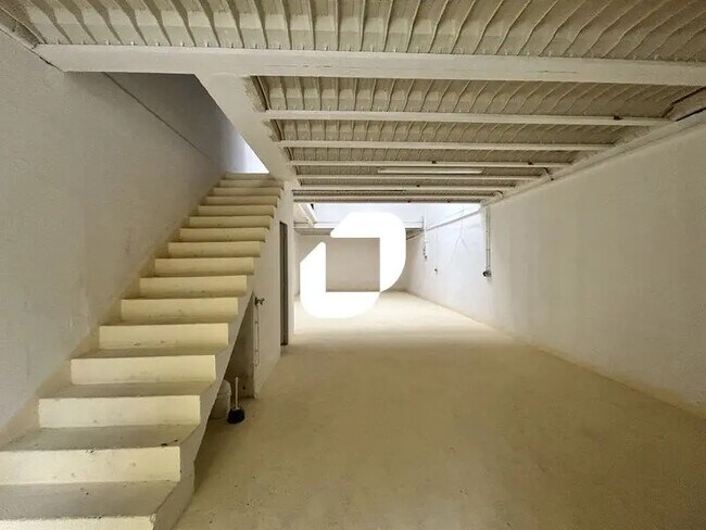 Plus de détails pour Local d'activités à louer