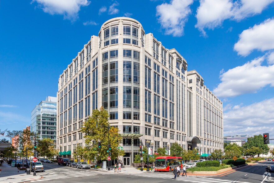 901 New York Ave NW, Washington, DC à louer - Photo de l’immeuble – Image 2 sur 6