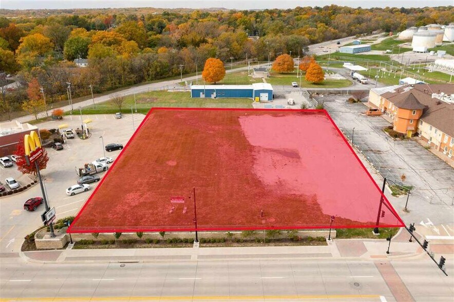 622-626 1st Ave, Coralville, IA à vendre - Photo de l’immeuble – Image 1 sur 5